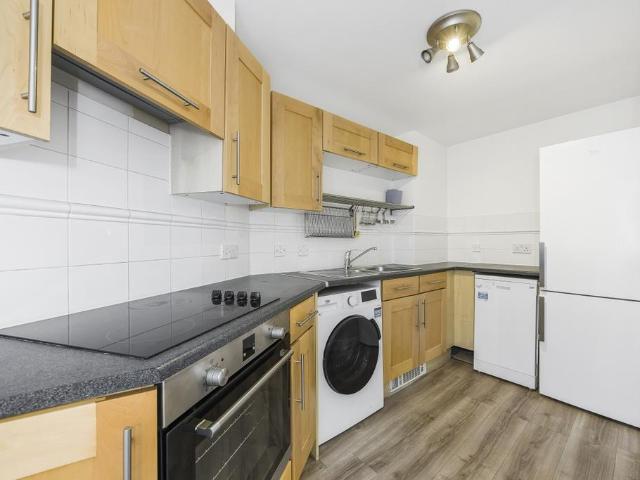 Glaisher Street London SE8 2 bed apartment to rent £2,200 pcm £508 pw