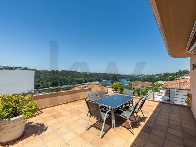 Glamorosa Moradia T4+1 com piscina – Vista Rio Douro
