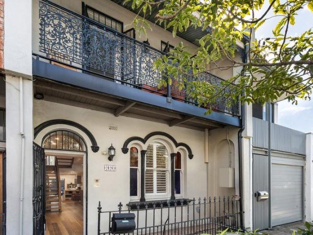 Glamorous Terrace In Prized City Fringe Address