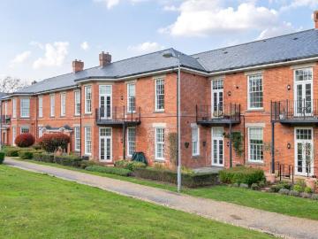 Glanville Way, Epsom KT19 2 bed flat to rent £2,200 pcm £508 pw