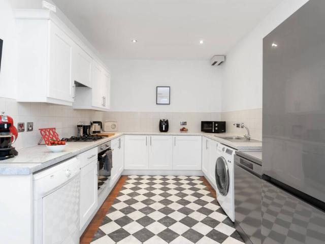 Glasgow City, G14 0RP, United Kingdom | 2 bed apartment for rent #165103572 | Rentberry