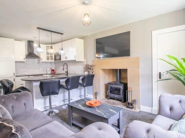 Glasgow City, G12 8RJ, United Kingdom | 3 bed apartment for rent #125275343 | Rentberry