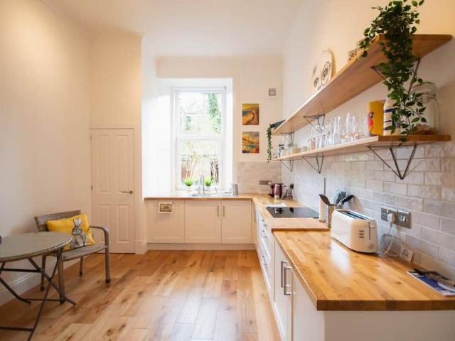 Glasgow City, G12 8RW, United Kingdom | 3 bed condo for rent #136590422 | Rentberry