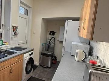 Glasgow, Glasgow and Clyde Valley - Equipped kitchen
