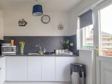 Glasgow, Glasgow and Clyde Valley - Equipped kitchen
