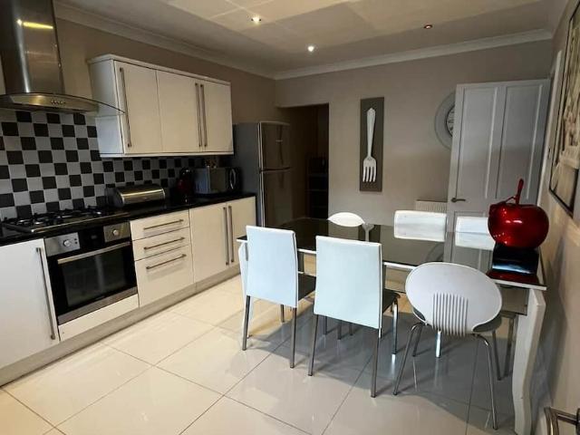 Glasgow City, G3 7RU, United Kingdom | 2 bed townhouse for rent #96180495 | Rentberry