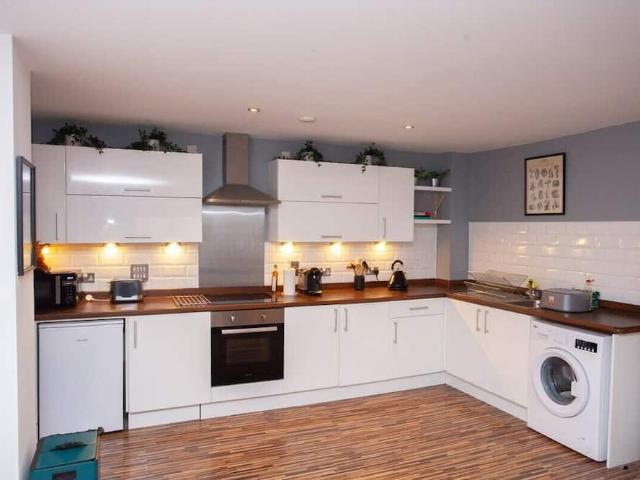 Glasgow City, G3 8JF, United Kingdom | 2 bed apartment for rent #97270345 | Rentberry