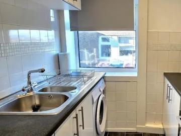 Montford Avenue G44 Glasgow - Equipped kitchen