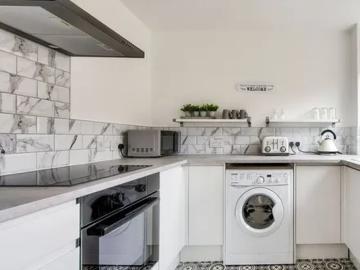 Glasgow City, G46 8TH, United Kingdom | 2 bed house for rent #96701665 | Rentberry