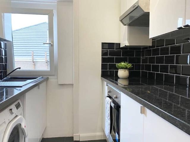 Glasgow City, G52 2LD, United Kingdom | 3 bed apartment for rent #121449638 | Rentberry