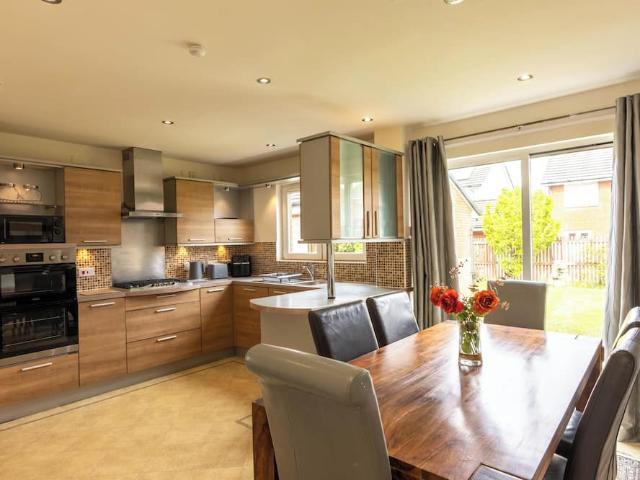 Glasgow City, G53 7ZE, United Kingdom | 5 bed house for rent #168409333 | Rentberry