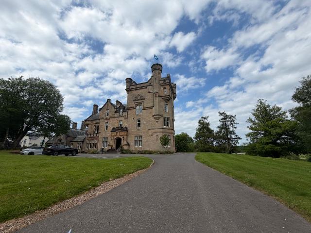 Glasgow G63, 2 bed flat to rent, £1,600 pcm | PrimeLocation