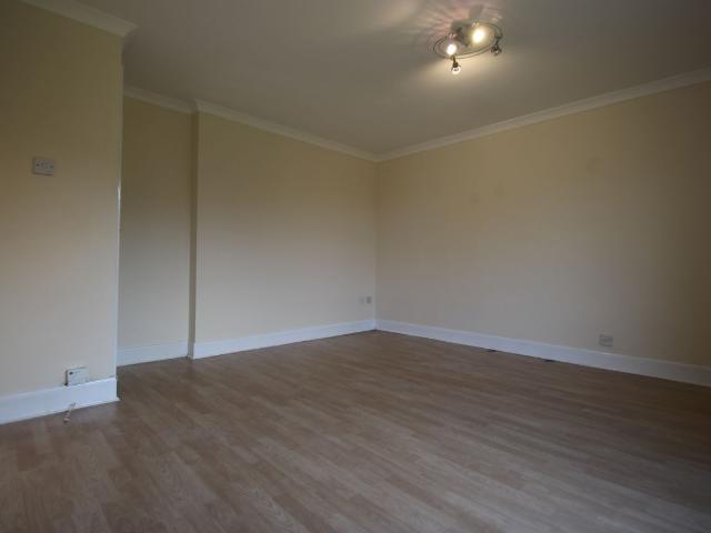 Glasgow G67, 2 bed flat to rent, £825 pcm | PrimeLocation