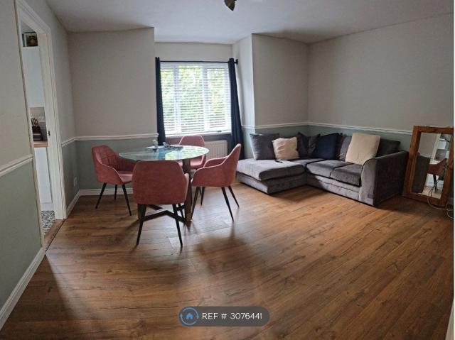 Glasgow, Glasgow G14, 2 bed flat to rent, £1,100 pcm | PrimeLocation