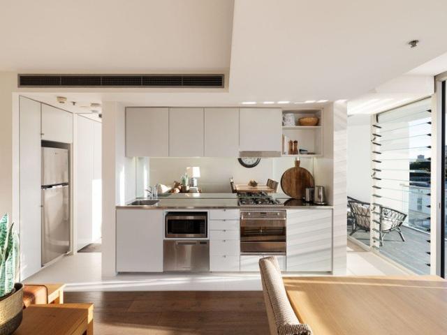 Glass framed home with harbour/city views in Top of the Town
