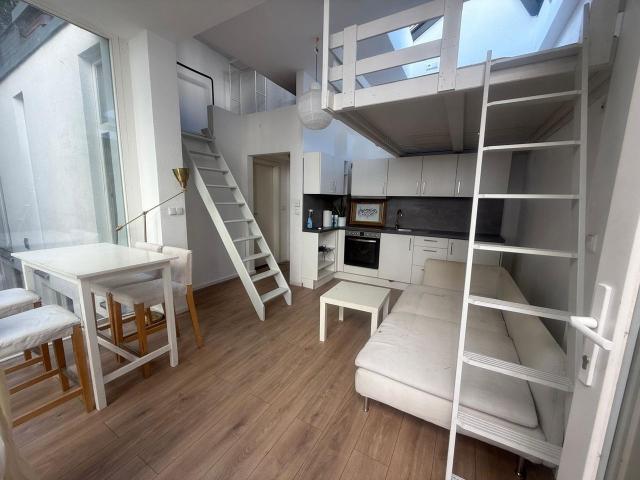 Glass house in the garden, Berlin Amsterdam Apartments for Rent