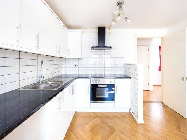 Glasshouse Fields, London E1W, 3 bed flat to rent, £3,000 pcm | PrimeLocation