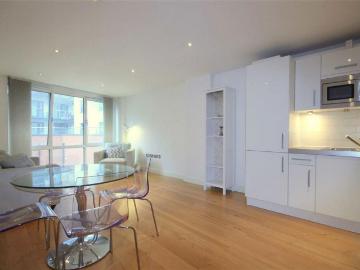 Glasshouse Yard, London EC1A 1 bed flat to rent £2,383 pcm £550 pw