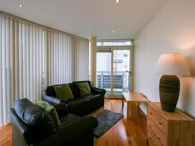Glasshouse, 3 Canal Square