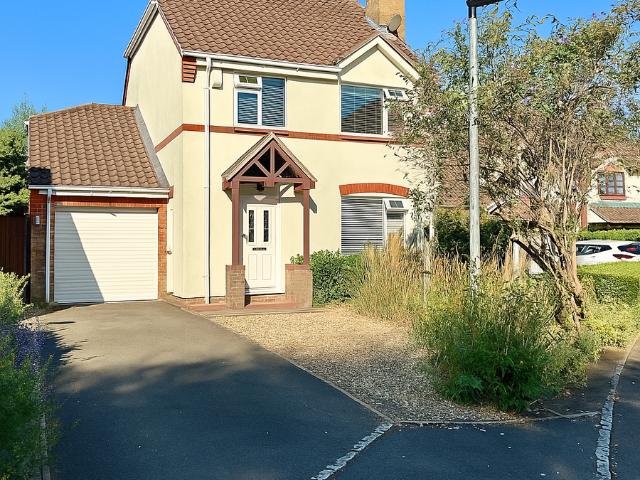 Glastonbury Abbey, Bedford MK41, 4 bed detached house to rent, £1,950 pcm | PrimeLocation