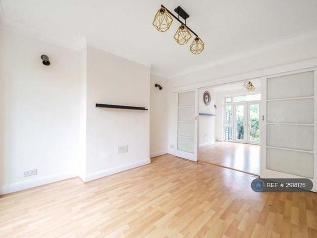 Glebe Way, West Wickham, BR4 3 bed semi detached house to rent £2,400 pcm £554 pw
