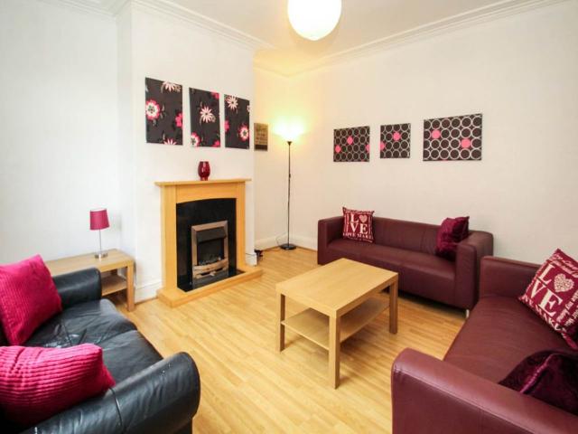 Glebe Avenue Room 4, Kirkstall, Leeds