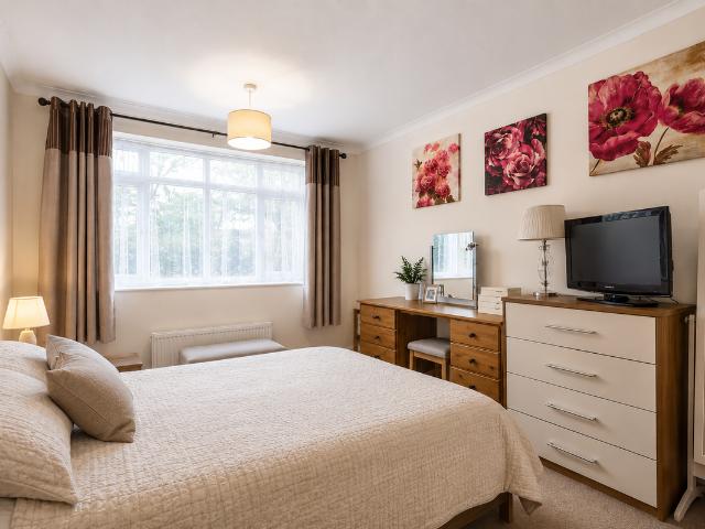 Glebe Avenue, Ruislip HA4, 2 bed flat to rent, £1,750 pcm | PrimeLocation