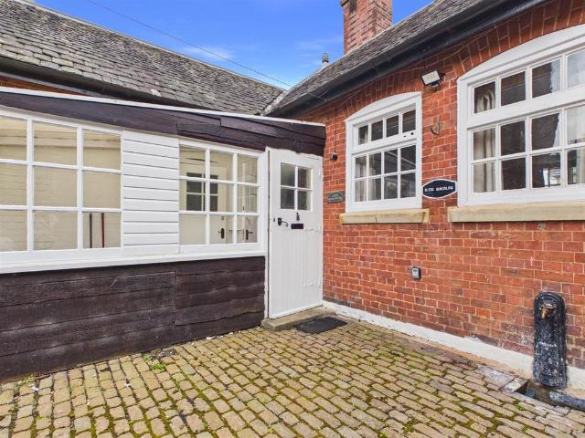 Glebe Bungalow, Oadby, LE2 2LD 1 bed bungalow to rent £950 pcm £219 pw