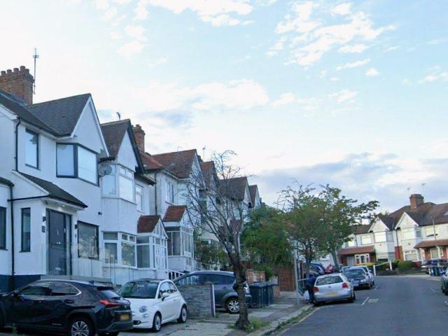 Glebe Crescent, Hendon 6 bed house to rent £6,000 pcm £1,385 pw