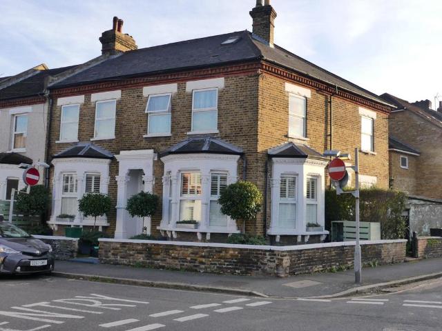 Glebe Road, Bromley, BR1 3NT 1 bed flat to rent £1,225 pcm £283 pw