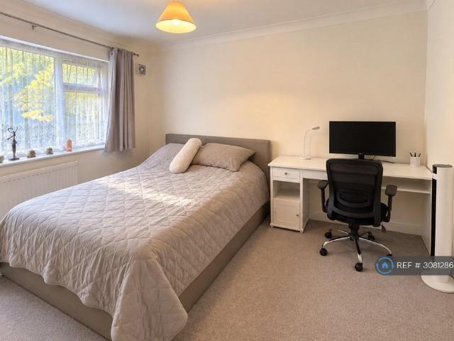 Glebe Road, Stanmore, HA7 2 bed flat to rent £1,700 pcm £392 pw