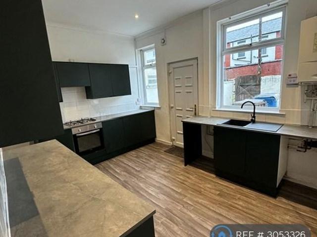 Glebe Street, Leigh, WN7 2 bed terraced house to rent £850 pcm £196 pw