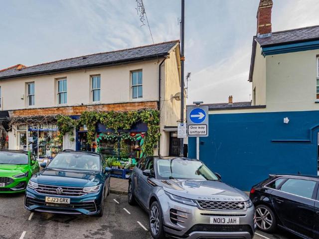 Glebe Street, Penarth CF64 2 bed apartment to rent £825 pcm £190 pw