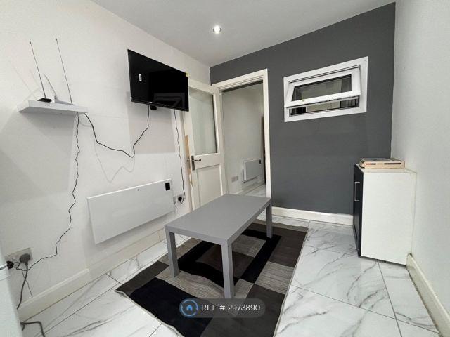 Gledwood Drive, Hayes UB4, 1 bed flat to rent, £1,200 pcm | PrimeLocation