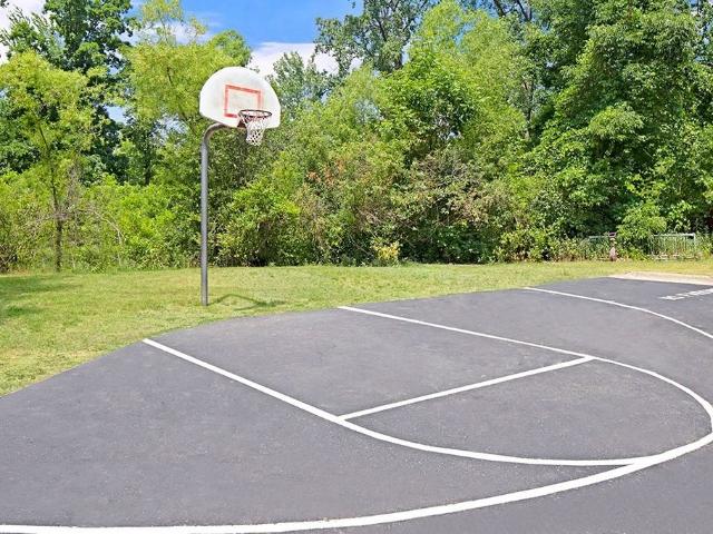 Glen Oaks East Apartments 1 Bedroom Apartment for Rent at 2353 Oak Forest Ln Se, Grand Rapids, MI 49546