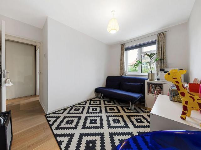 Glen Albyn Road, Wimbledon, London, SW19 3 bed flat to rent £2,500 pcm £577 pw