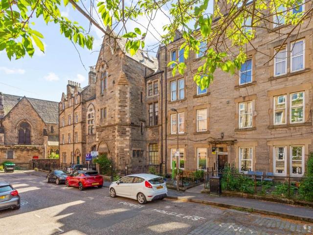 Glen Street, Tollcross, Edinburgh, EH3 2 bed flat to rent £1,650 pcm £381 pw