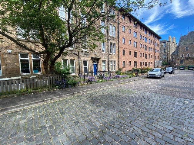 Glen Street, Edinburgh, EH3 3 bed flat to rent £2,295 pcm £530 pw
