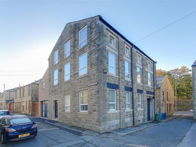 Glen Works, Ashworth Street. 2 bed apartment to rent £850 pcm £196 pw