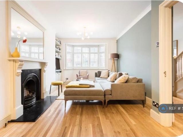 Glencairn Drive, London, W5 4 bed semi detached house to rent £4,150 pcm £958 pw