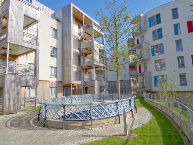 Glenalmond Avenue, Cambridge CB2 2 bed apartment to rent £1,850 pcm £427 pw