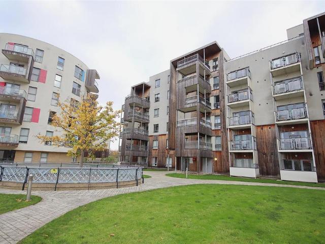 Glenalmond Avenue, Cambridge CB2 2 bed apartment to rent £1,900 pcm £438 pw