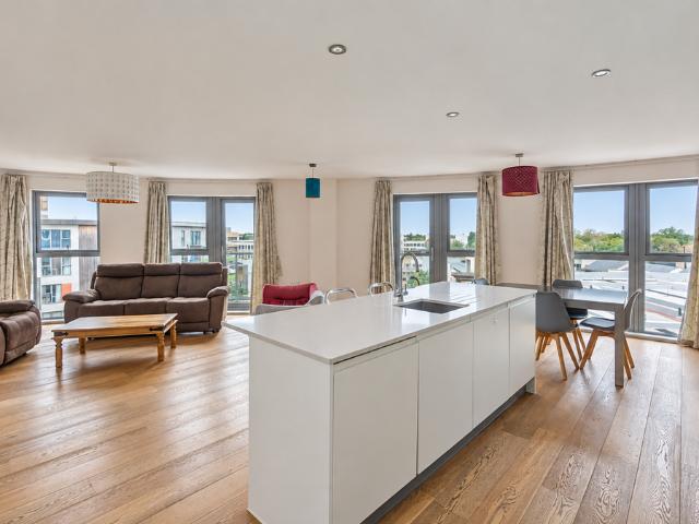 Glenalmond Avenue, Cambridge CB2, 2 bed flat to rent, £2,250 pcm | PrimeLocation