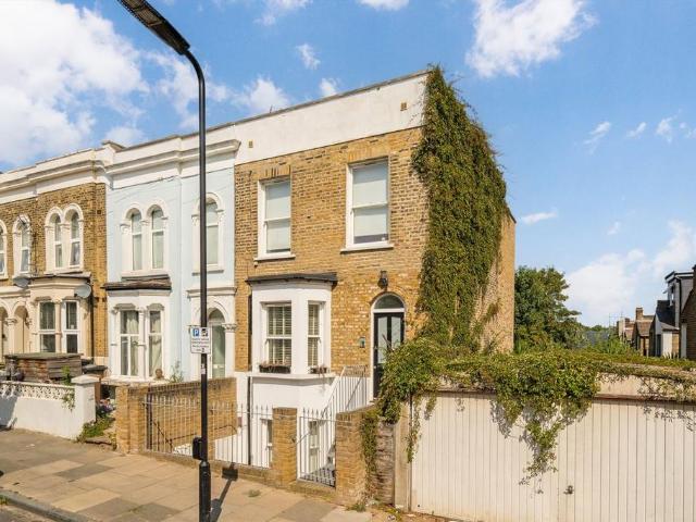 Glenarm Road, London E5 2 bed flat to rent £2,650 pcm £612 pw