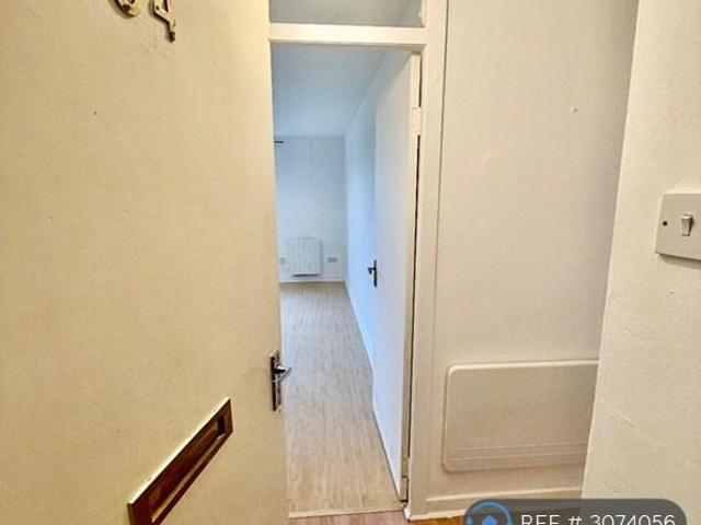 Glenbervie Road, Grangemouth, FK3 2 bed flat to rent £695 pcm £160 pw