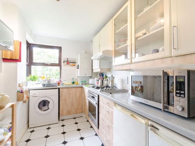 Glenbuck Road, Surbiton KT6, 3 bed flat to rent, £1,800 pcm | PrimeLocation