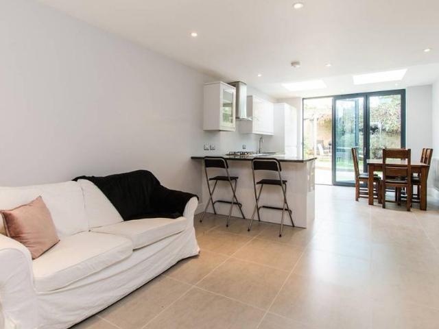 Glenburnie Road, London, SW17 7NF, United Kingdom | 3 bed duplex for rent #139332445 | Rentberry
