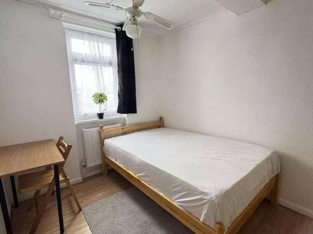 Glengarnock Avenue, London E14, 4 bed shared accommodation to rent, £850 pcm | PrimeLocation