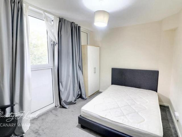 Glengarnock Avenue, London 3 bed apartment to rent £2,400 pcm £554 pw