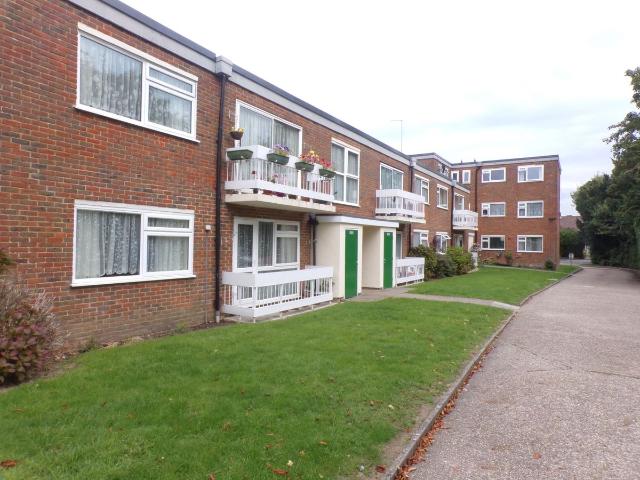 Glendon House, Crawley RH10, 2 bed flat to rent, £1,400 pcm | PrimeLocation
